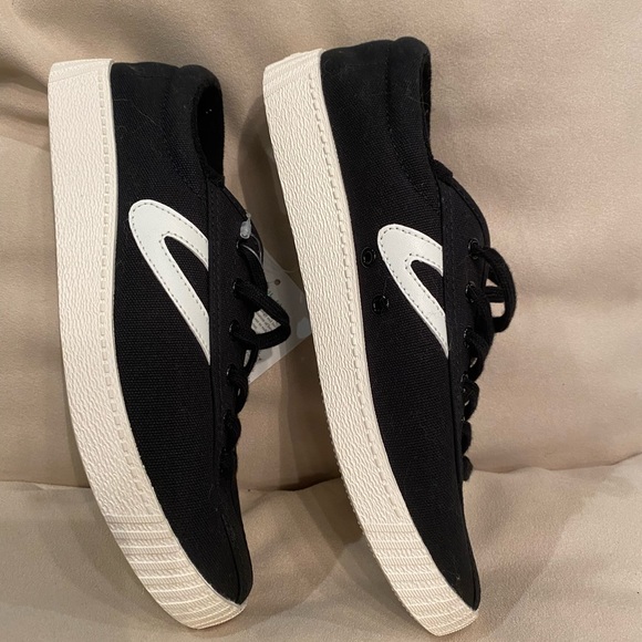 Tretorn women’s black and white sneakers size 7 - Picture 7 of 7